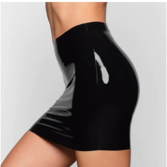 SKIMS latex mini skirt Size: Small